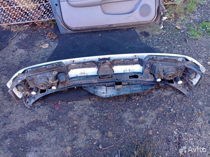 Решетка радиатора Фольксваген Пассат Б-3