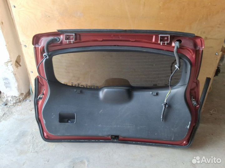 Дверь багажника Nissan Dualis KJ10