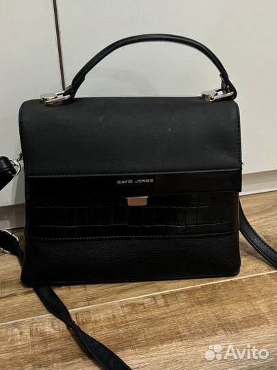 Сумка черная среднего размера