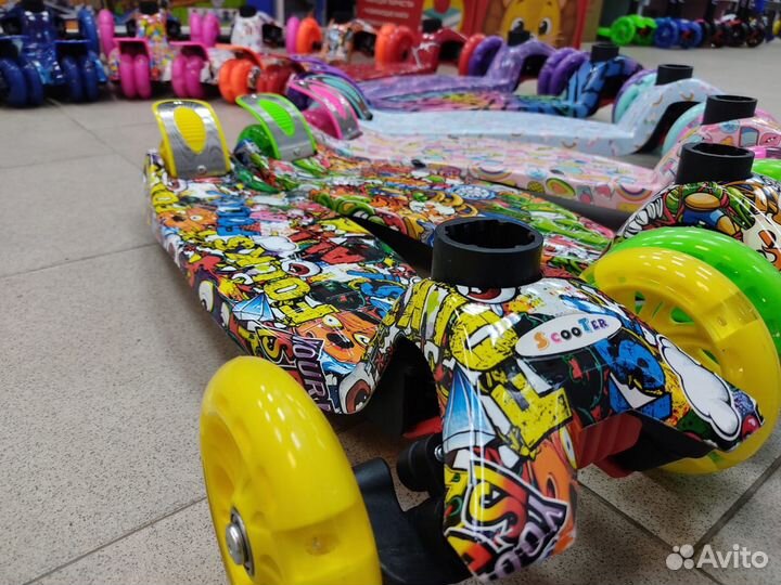 Самокат трехколесный