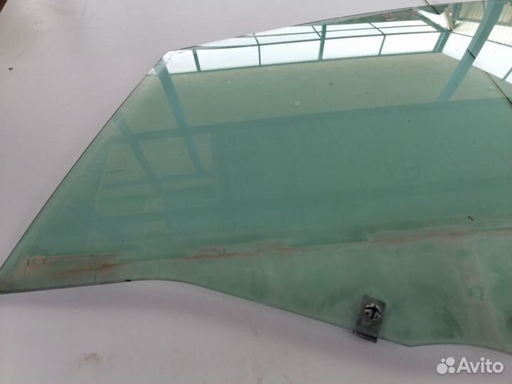 Стекло двери переднее левое Пежо 308