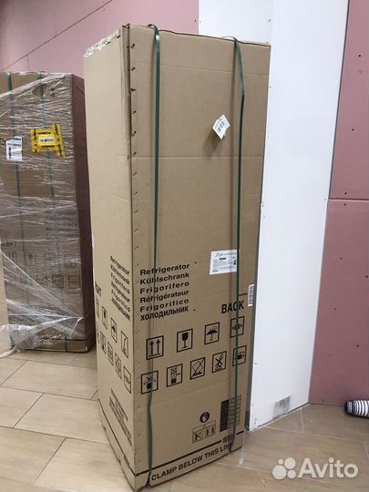 Встраиваемый холодильник Schaub Lorenz SLU E235B5