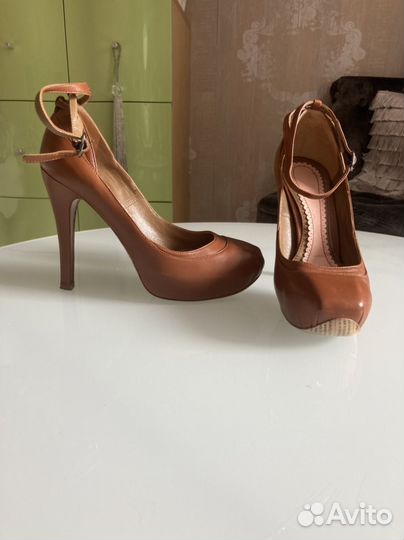 Туфли John Galliano 36р-р коричневые