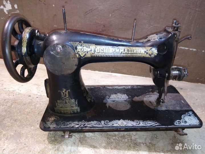 Швейная машинка госшвеймашина со станиной