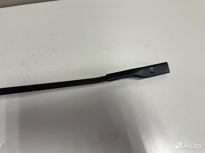 Поводок дворника правый Ауди Ку5 Q5 8R