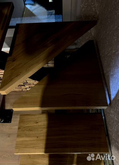 Облицовка лестничного металлокаркаса деревом