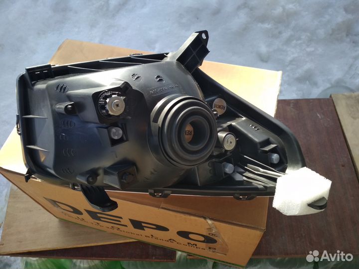 Фара основная левая Toyota Rav 4 depo 00-03