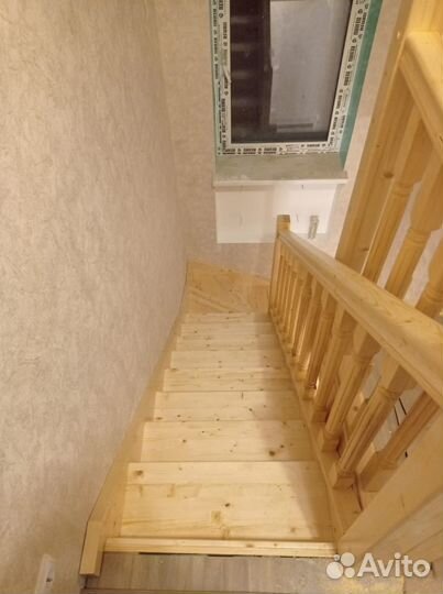 Удобные лестницы из дерева под ключ