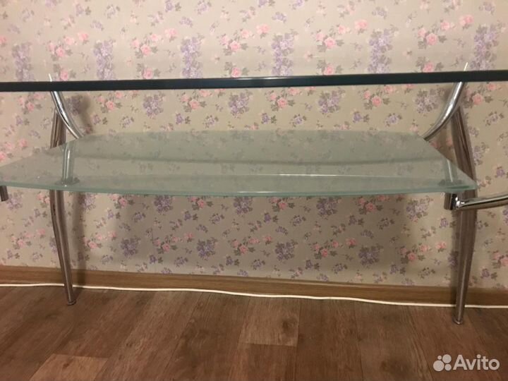 Продается стеклянный стол