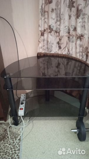 Тумба стеклянная под тв