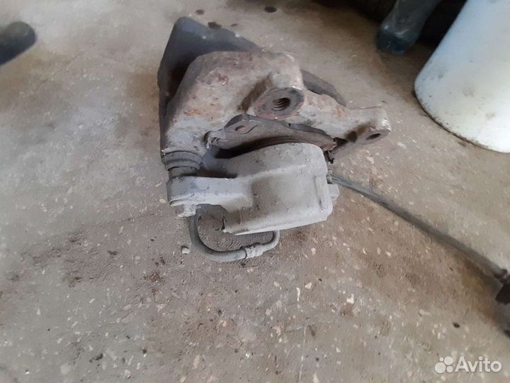 Супорт передний Chrysler 300c