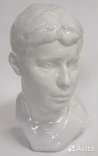 Бюст С. Есенина, 1966 г., лфз (сост. на фото)