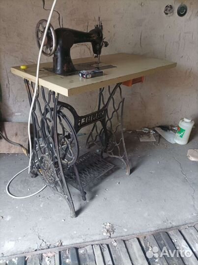 Швейная машина Сингер