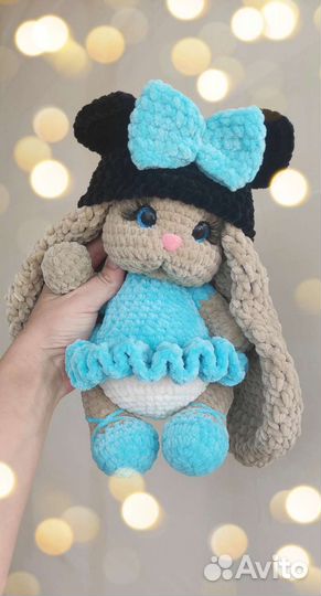 Вязаный зайчик. Ручная работа