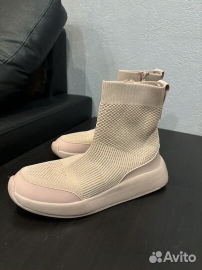 Кроссовки zara