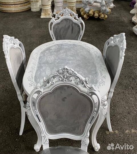 Кухонный стол и стулья