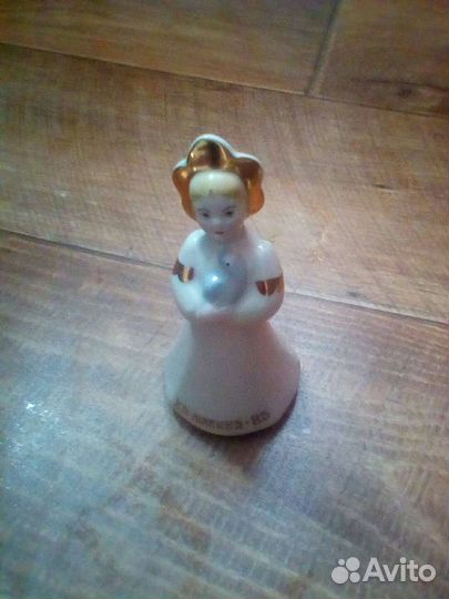 Девушка с голубем