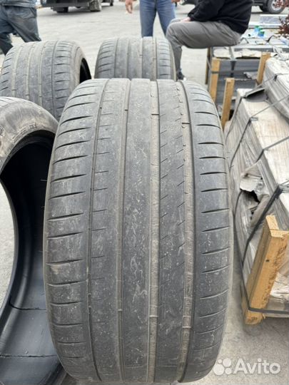 Michelin Pilot Sport 4 S 285/40 R23 и 325/35 R23 115Y