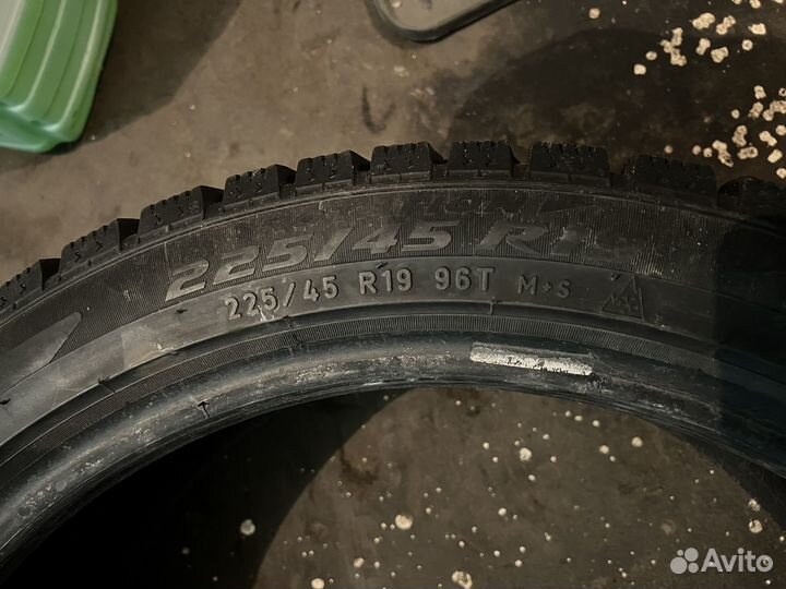 Pirelli Ice Zero 225/45 R19