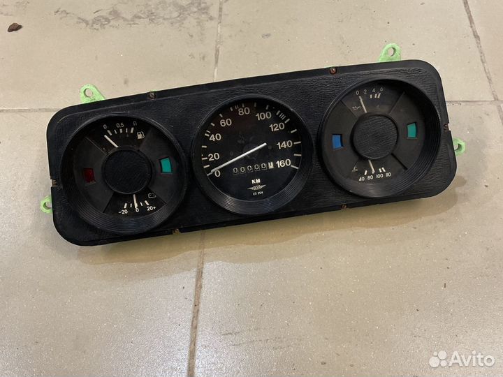 Щиток приборов Москвич 2140