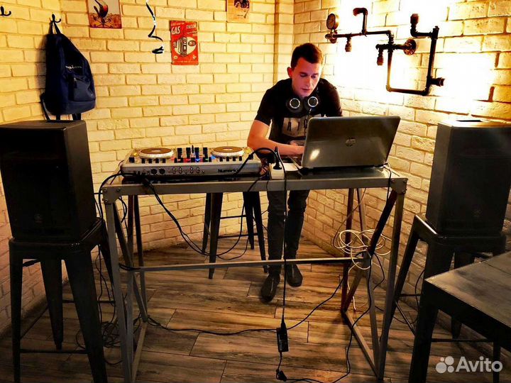 Диджей, студия звукозаписи