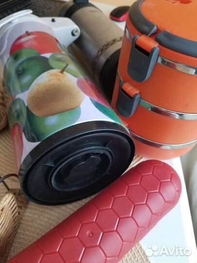 2 термоса, термоконтейнер,2 сахарницы,к-р/салями