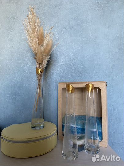 Стеклянные декоративные вазы