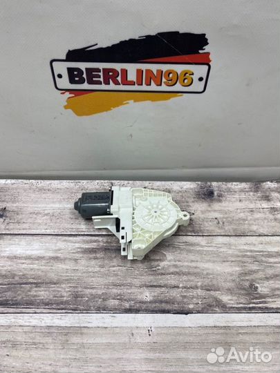 Мотор стеклоподъемника задний левый Audi A6