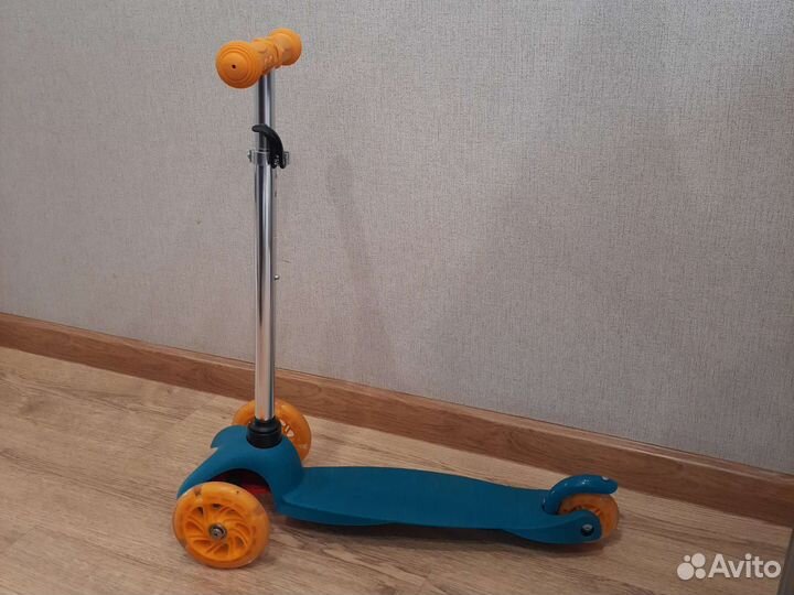 Самокат детский со светящимися колесами