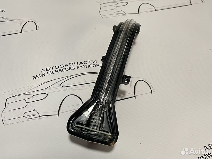 Пoвтоpитель повoрота правый bмw G30 G20 G11 новый