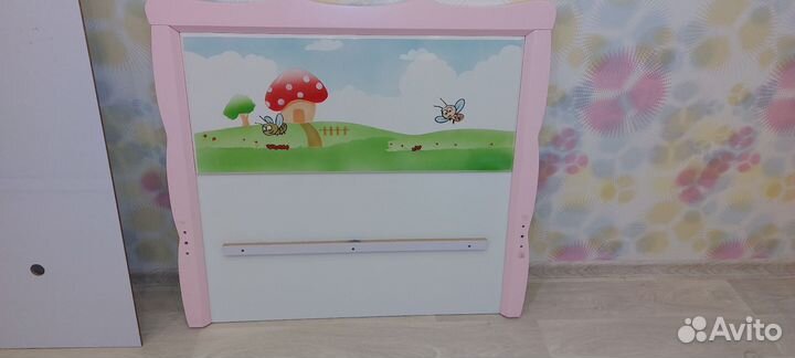 Детская кровать и шкаф