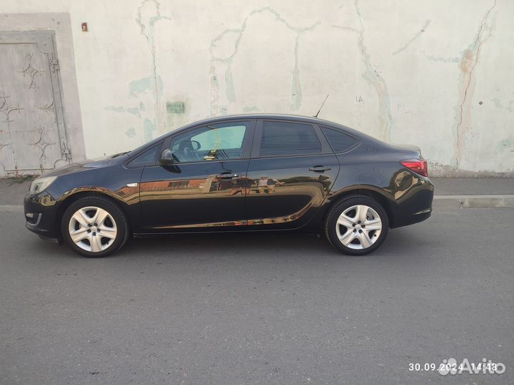 Opel Astra 1.6 МТ, 2012, 248 000 км