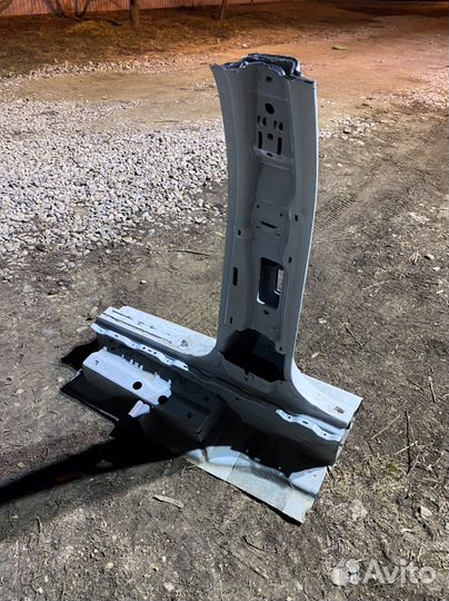 Стойка кузова центральная Skoda Rapid