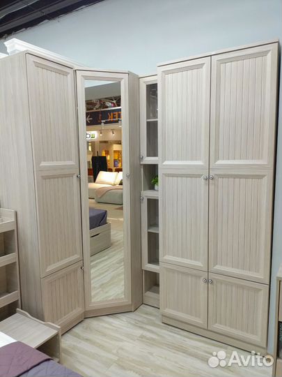 Спальный гарнитур