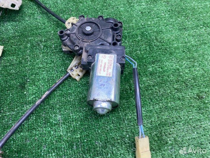 Стеклоподьемник передний правый Ваз 2114