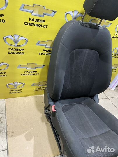 Правая сидушка Шевроле Авео т300