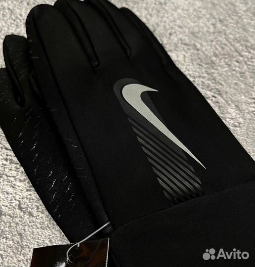 Перчатки Nike: функциональность и мода