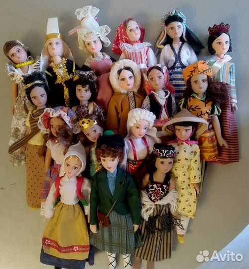 Куклы в костюмах народов мира