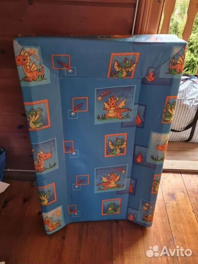 Пеленальная доска на кроватку