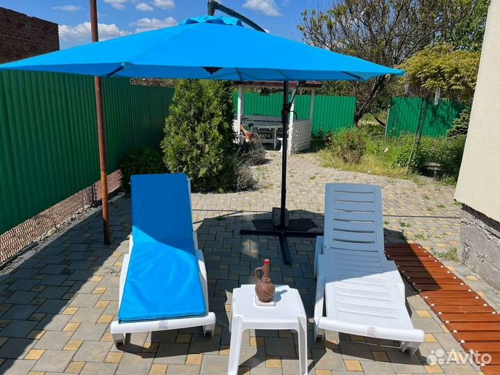 Шезлонг пластиковый пляжный