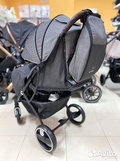 Коляска прогулочная новая