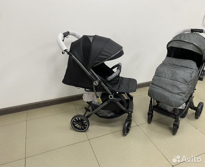 Новая с перекидной ручкой прогулочная коляска