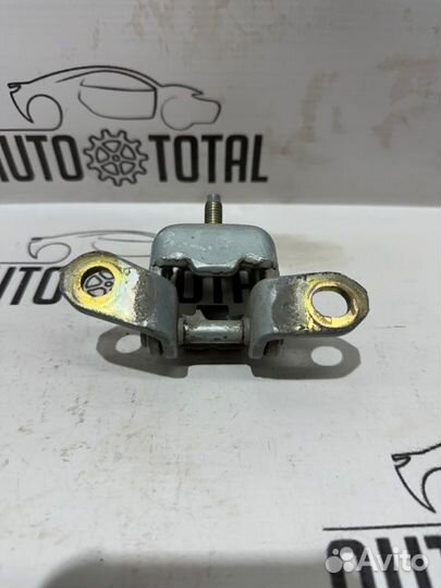 Петля двери верхняя задняя левая Nissan Almera