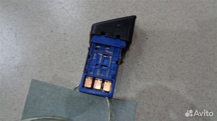 Кнопка включения обогрева стекла заднего Nissan P