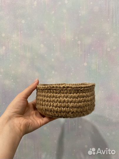 Корзинка из джута с резным дном