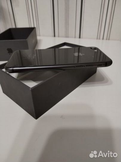 Телефон iPhone 8 64 gb