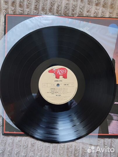 Bee Gees – Living Eyes