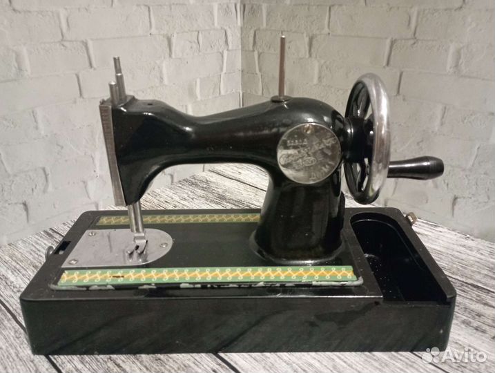 Детская швейная машинка