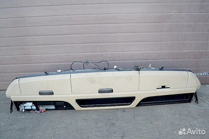 Верхнее салонное отделение для хранения, переднее