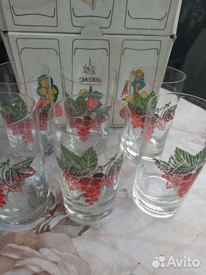 Стаканы в коробке